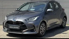 Gebruikt 2023 Toyota Yaris Hybrid Play Hatchback | € 23.945 (Eerlijke prijs)