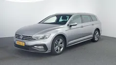Grijs Gebruikt 2023 VW Passat Business+ Stationwagen | € 32.445 (Eerlijke prijs)