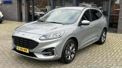 Grijs Occasion 2023 Ford Kuga ST-Line SUV | € 29.800 (Eerlijke prijs)