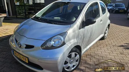 Occasion Toyota Aygo 68 PK (50 kW) 2006 Grijs Hatchback