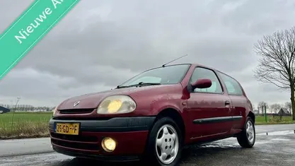 Occasion Renault Clio II 75 PK (55 kW) 2000 Rood Hatchback