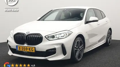 Wit Gebruikt 2022 BMW 120 M Sport Hatchback | € 28.930 (Eerlijke prijs)