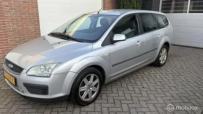 Grijs Gebruikt 2006 Ford Focus Ambiente Stationwagen | € 1.175 (Eerlijke prijs)