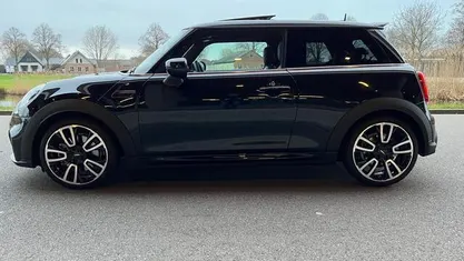 Zwart Gebruikt 2022 Mini Cooper S Hatchback | € 33.950 (Eerlijke prijs)