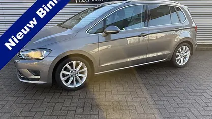 Grijs Occasion 2016 VW Golf Sportsvan Highline MPV | € 11.945 (Eerlijke prijs)