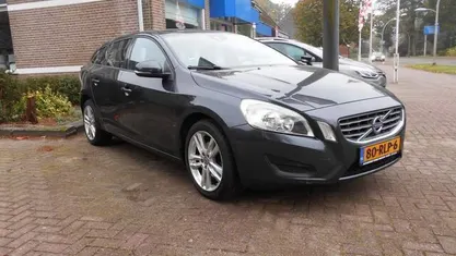 Occasion Volvo V60 Kinetic 150 PK (110 kW) 2011 Grijs Stationwagen