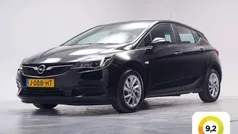Zwart Gebruikt 2020 Opel Astra Edition Hatchback | € 10.345 (Eerlijke prijs)