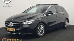 Zwart Gebruikt 2022 Mercedes B250e Premium MPV | € 27.940 (Goede deal)