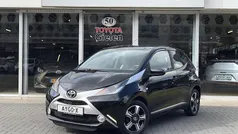 Zwart Gebruikt 2015 Toyota Aygo X-clusiv Hatchback | € 8.900 (Eerlijke prijs)
