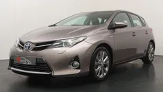 Bruin Gebruikt 2013 Toyota Auris Hybrid Executive Hatchback | € 9.445 (Eerlijke prijs)
