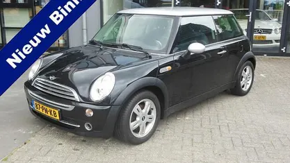 Zwart Gebruikt 2004 Mini ONE Pepper Hatchback | € 1.750 (Eerlijke prijs)