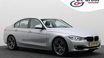 Grijs Gebruikt 2015 BMW 320 Executive Sedan | € 15.950 (Eerlijke prijs)