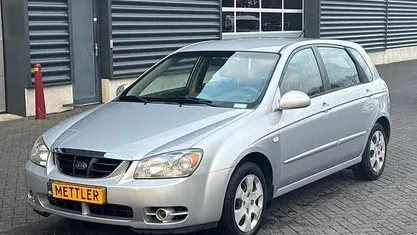 Gebruikt 2005 Kia Cerato LX Hatchback | € 1.950 (Eerlijke prijs)