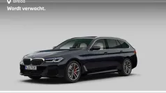 Zwart Gebruikt 2021 BMW 530e Comfort Edition Stationwagen | € 37.880 (Eerlijke prijs)