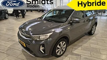 Grijs (metallic) Occasion 2023 Kia Stonic Comfort SUV | € 18.440 (Eerlijke prijs)