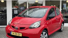 Rood Gebruikt 2008 Toyota Aygo Hatchback | € 2.500 (Eerlijke prijs)