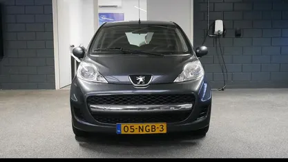 Grijs Occasion 2010 Peugeot 107 Hatchback | € 2.940 (Eerlijke prijs)