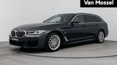 Gebruikt 2022 BMW 530e Comfort Edition Stationwagen | € 43.900 (Eerlijke prijs)