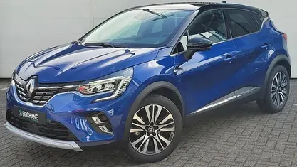 Twotone bleu iron (rqh) & noir étoilé (gne) Occasion 2024 Renault Captur Iconic SUV | € 28.945 (Eerlijke prijs)