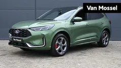 Groen, metallic lak Gebruikt 2025 Ford Kuga ST-Line X SUV | € 44.845 (Goede deal)