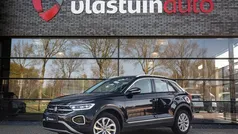 Zwart Gebruikt 2024 VW T-Roc Style SUV | € 33.950 (Eerlijke prijs)