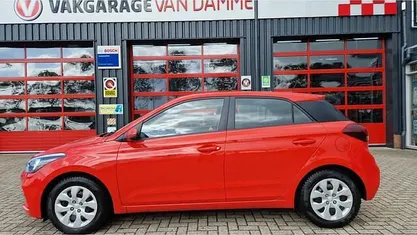 Occasion Hyundai i20 Comfort 99 PK (72 kW) 2020 Rood Hatchback
