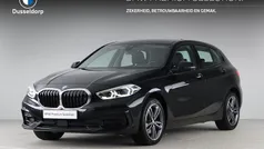 Zwart Gebruikt 2023 BMW 118 Sport Line Hatchback | € 28.450 (Eerlijke prijs)