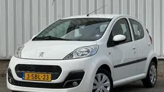 Wit, metallic lak Gebruikt 2013 Peugeot 107 Active Hatchback | € 2.499 (Eerlijke prijs)