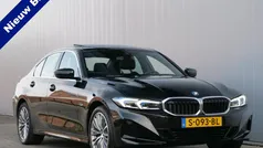 Zwart Gebruikt 2023 BMW 320e Sedan | € 36.450 (Eerlijke prijs)