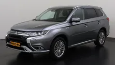 Grijs Gebruikt 2020 Mitsubishi Outlander P-HEV Intense+ SUV | € 24.895 (Eerlijke prijs)