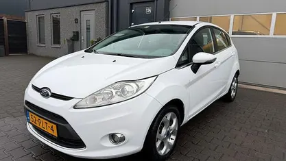 Wit (metallic) Occasion 2011 Ford Fiesta Titanium Hatchback | € 5.495 (Eerlijke prijs)