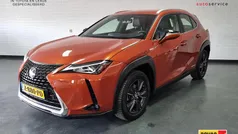 Oranje Gebruikt 2022 Lexus UX 250h Luxury Line SUV | € 34.950 (Eerlijke prijs)