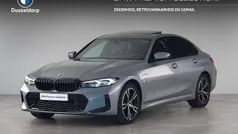 Grijs Gebruikt 2023 BMW 320e M Sport Sedan | € 39.850 (Eerlijke prijs)