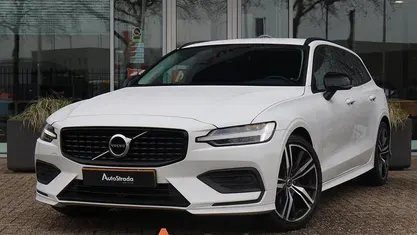 Wit Occasion 2022 Volvo V60 R-Design Stationwagen | € 26.900 (Goede deal)