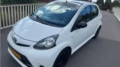Wit Gebruikt 2013 Toyota Aygo Hatchback | € 3.450 (Eerlijke prijs)