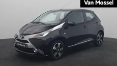Zwart Gebruikt 2015 Toyota Aygo X-clusiv Hatchback | € 12.440 (Eerlijke prijs)