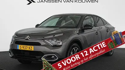 Grijs Gebruikt 2023 Citroën e-C4 Shine Sedan | € 21.745 (Eerlijke prijs)