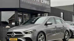 Grijs Gebruikt 2019 Mercedes 180 AMG line Sedan | € 21.900 (Eerlijke prijs)