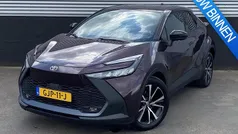 Deep amethyst metallic (paars metallic) Gebruikt 2024 Toyota C-HR SUV | € 32.400 (Super prijs)