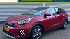 Rood metallic Gebruikt 2020 Kia Niro SUV | € 20.940 (Eerlijke prijs)