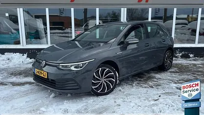 Occasion 2020 VW Golf VIII Life Hatchback | € 16.945 (Goede deal)