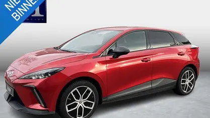 Rood Occasion 2024 MG MG4 EV Luxury Hatchback | € 21.899 (Super prijs)