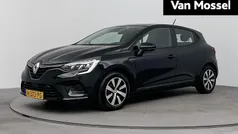 Zwart Gebruikt 2022 Renault Clio V Equilibre Hatchback | € 17.935 (Eerlijke prijs)