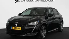Zwart Gebruikt 2023 Peugeot e-208 Allure Hatchback | € 19.495 (Eerlijke prijs)