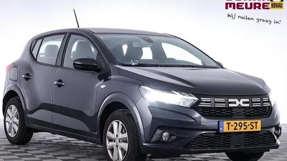 Grijs Gebruikt 2023 Dacia Sandero Expression Hatchback | € 15.390 (Goede deal)