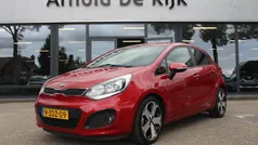 Rood Gebruikt 2015 Kia Rio Hatchback | € 8.950 (Eerlijke prijs)