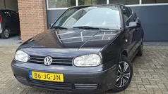 Zwart Gebruikt 2002 VW Golf Cabriolet Trendline Cabriolet | € 3.495 (Eerlijke prijs)