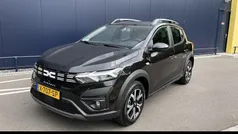 Zwart Gebruikt 2024 Dacia Sandero Expression Hatchback | € 19.450 (Eerlijke prijs)