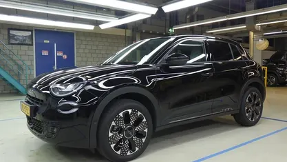 Gebruikt 2025 Fiat 600 La Prima SUV | € 29.895 (Eerlijke prijs)