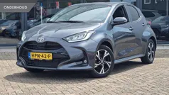 Grijs, metallic lak Gebruikt 2024 Toyota Yaris Hybrid Edition Hatchback | € 24.950 (Eerlijke prijs)